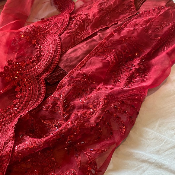 Beautiful red custom made outfit with duppata - Picture 5 of 5